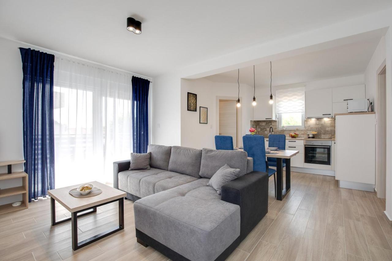 Apartman Jugo 푸나트 외부 사진
